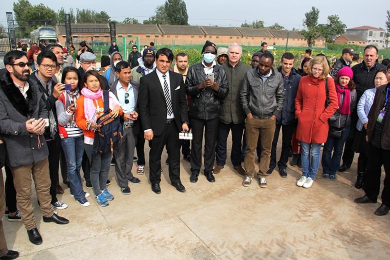 72名外國專家為何同時(shí)考察一個(gè)菊花基地？